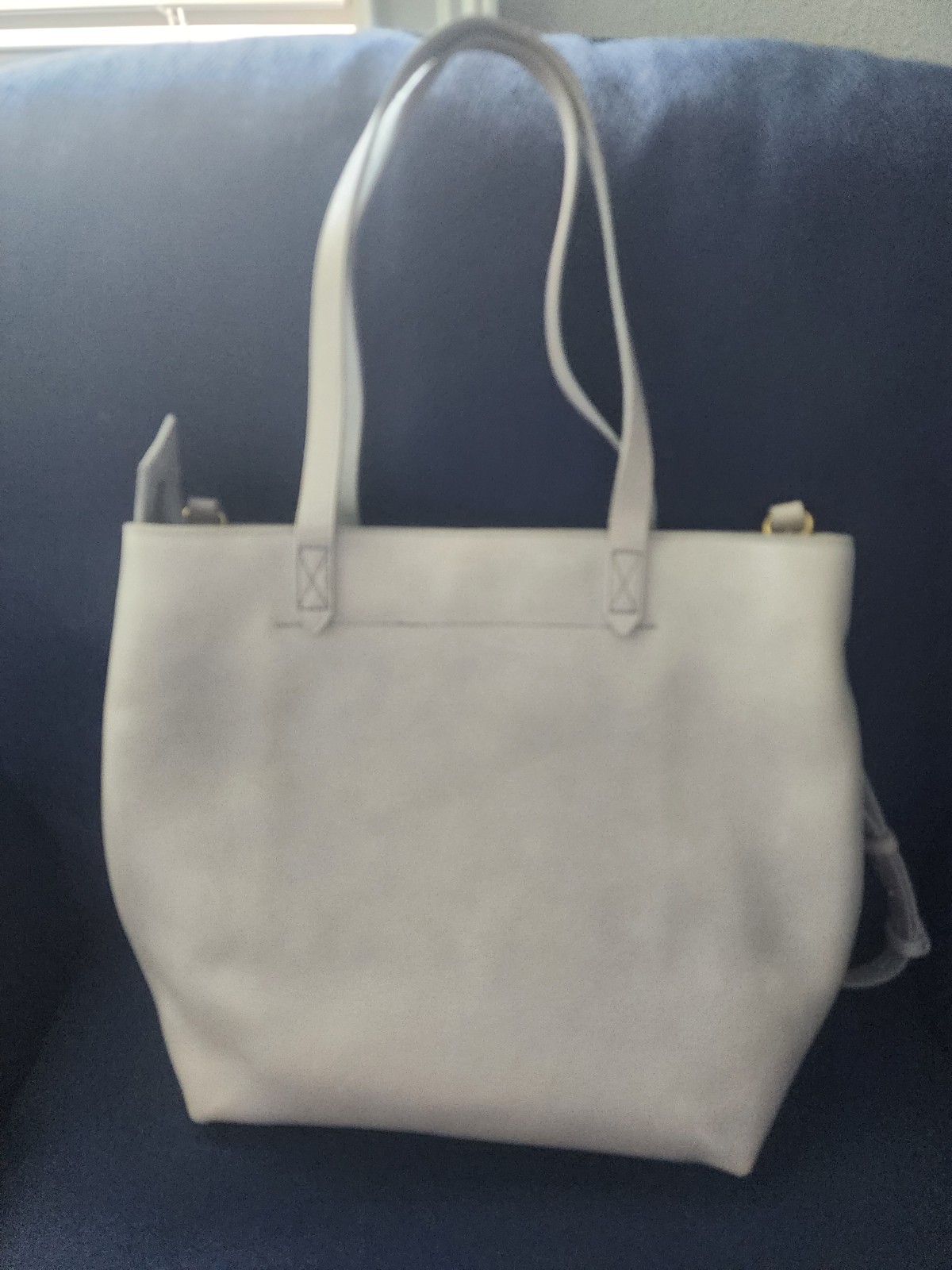 Madewell Light Gray Leather Tote Bag with Detachable Strap, Pouch, Zip Closure Madewell Light Gray Leather Tote Bag with Detachable Strap, Pouch, Zip Closure