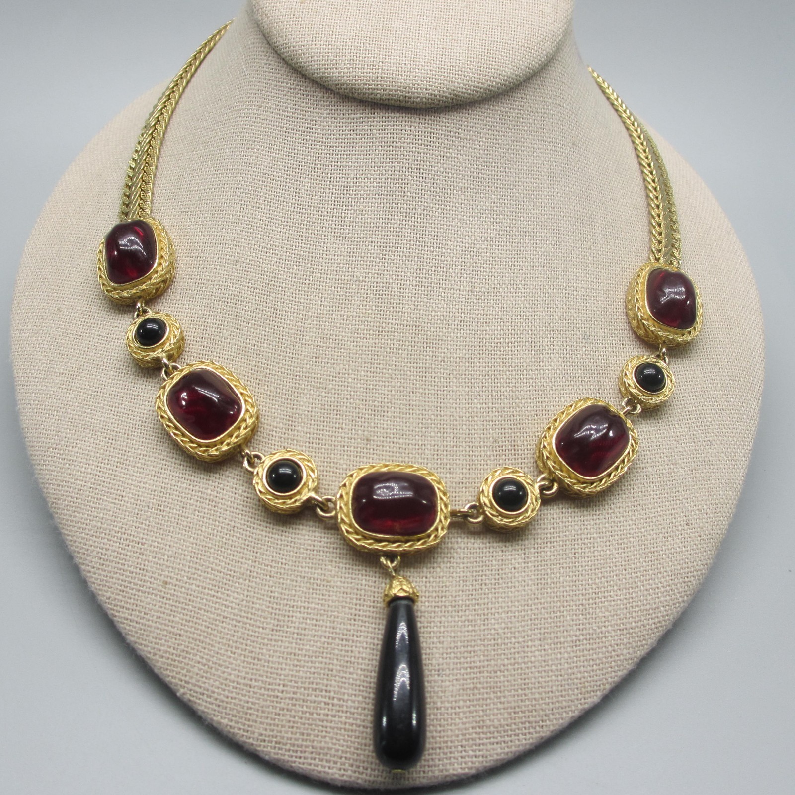 Vintage Moghul Necklace Red Black Cabochons Pendant Gold Tone Acrylic 18 Inch