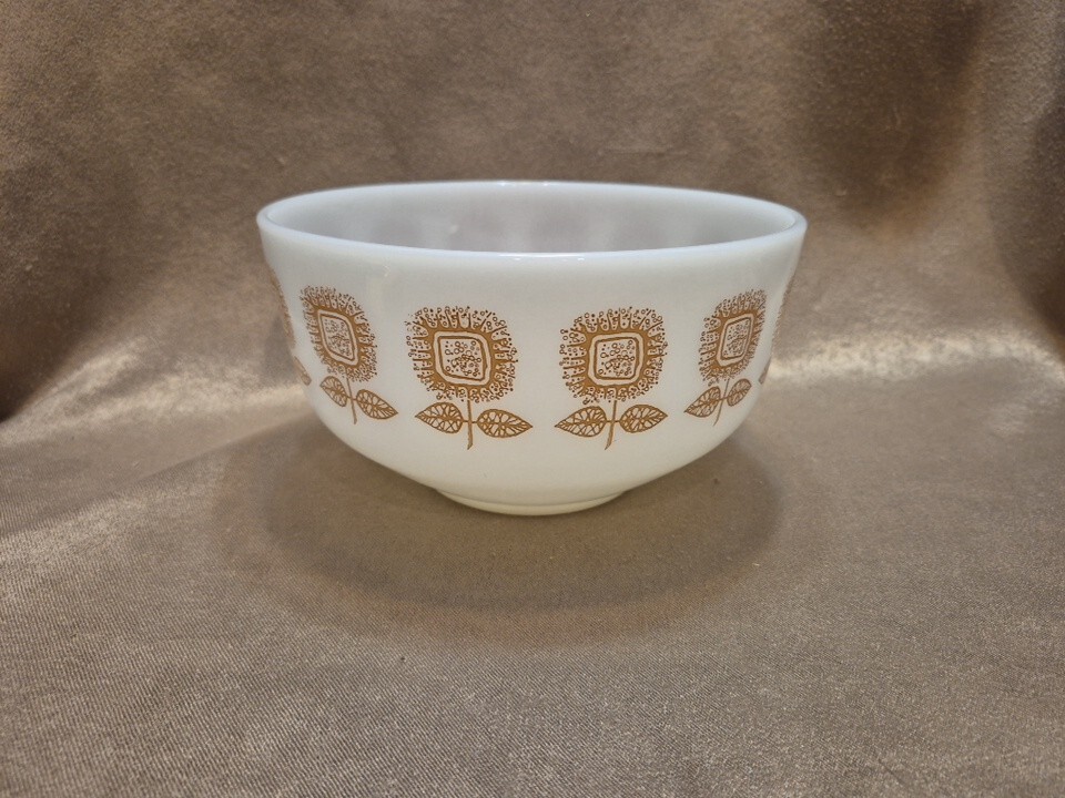 VTG Federal Milk Glass Bowl Sunflower Autumn Fall White Heat Proof 2.5 Quart VTG Federal Milk Glass Bowl Sunflower Autumn Fall White Heat Proof 2.5 Quart