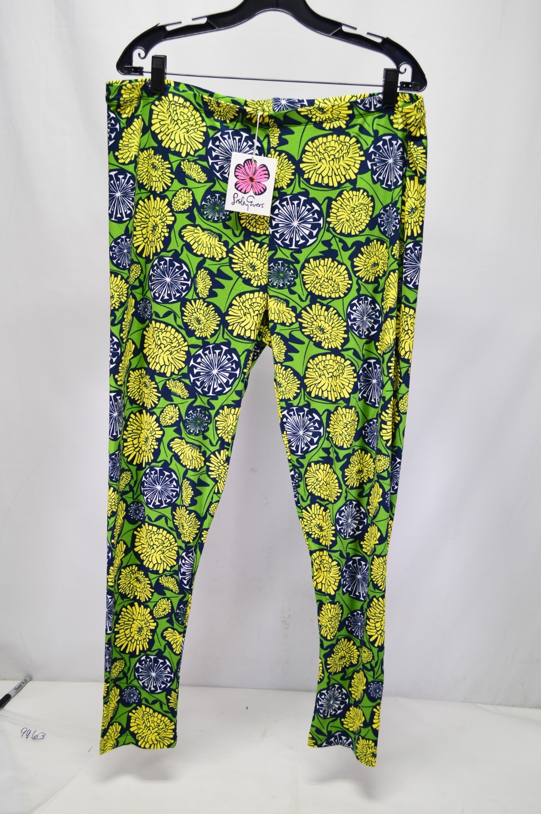 NWT Lesley Evers Reese Dandelion Navy Leggings 2XL NWT Lesley Evers Reese Dandelion Navy Leggings 2XL