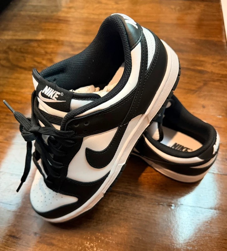 Nike Dunk Low Panda Sneakers 7M/8.5W Nike Dunk Low Panda Sneakers 7M/8.5W