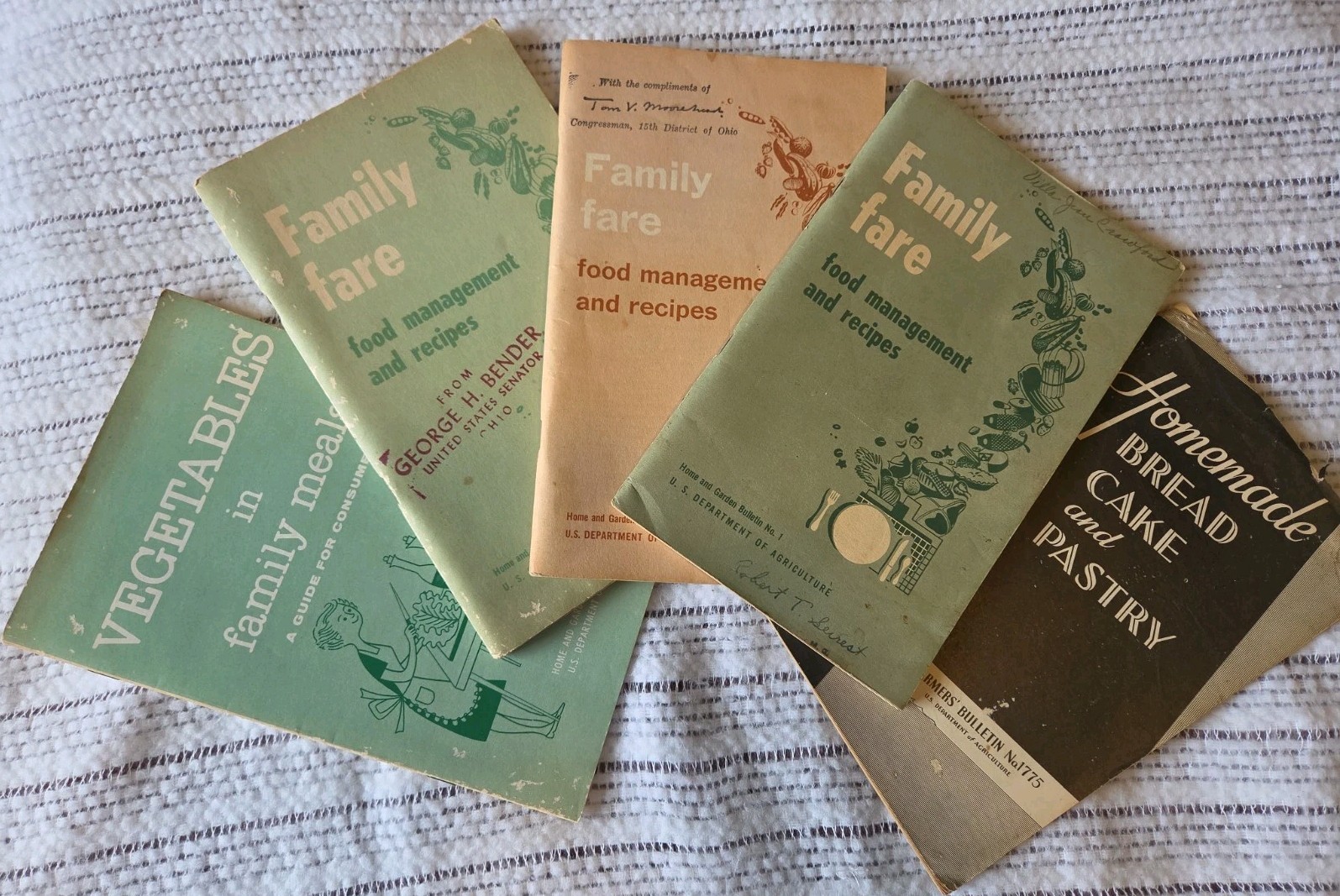 5 Vintage US Department Of Agriculture 1930\'s -1970\'s Baking/ Recipe Booklets 5 Vintage US Department Of Agriculture 1930\'s -1970\'s Baking/ Recipe Booklets