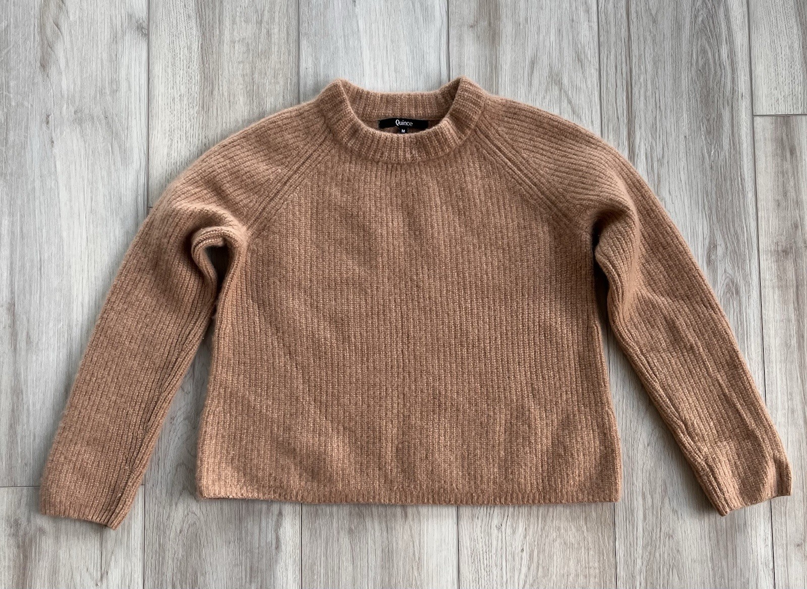 Quince 100% Cashmere Crew Neck Sweater Women’s Size Medium Quince 100% Cashmere Crew Neck Sweater Women’s Size Medium