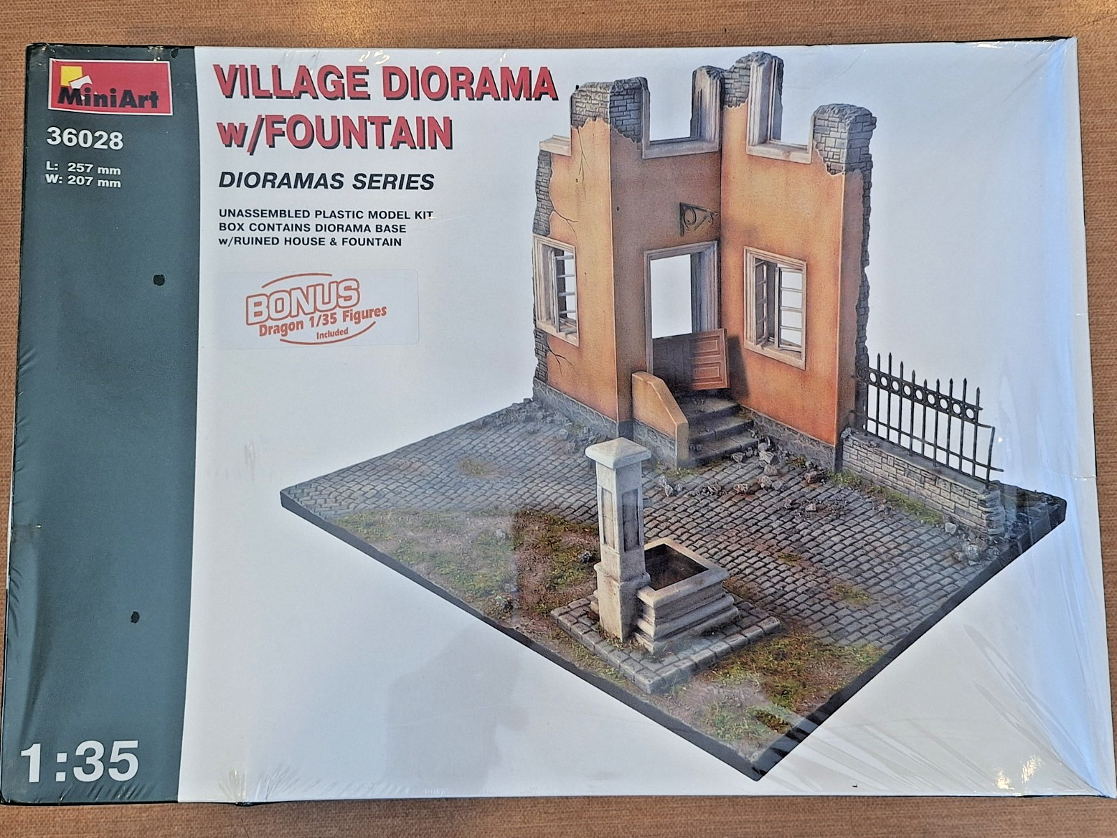 1/35 Scale VILLAGE DIORAMA W/ FOUNTAIN & DRAGON FIGURES MiniArt Kit #36028 1/35 Scale VILLAGE DIORAMA W/ FOUNTAIN & DRAGON FIGURES MiniArt Kit #36028