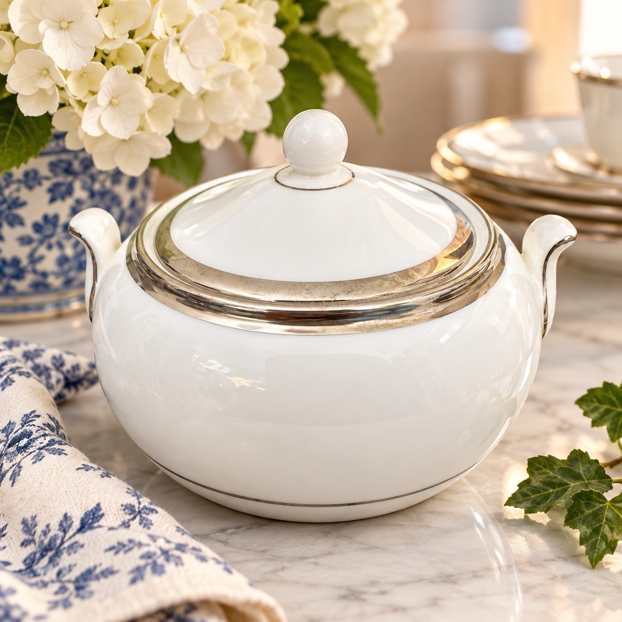 Wedgewood Carlyn Bone China Sugar Bowl With Lid Platinum Banded Discontinued Wedgewood Carlyn Bone China Sugar Bowl With Lid Platinum Banded Discontinued