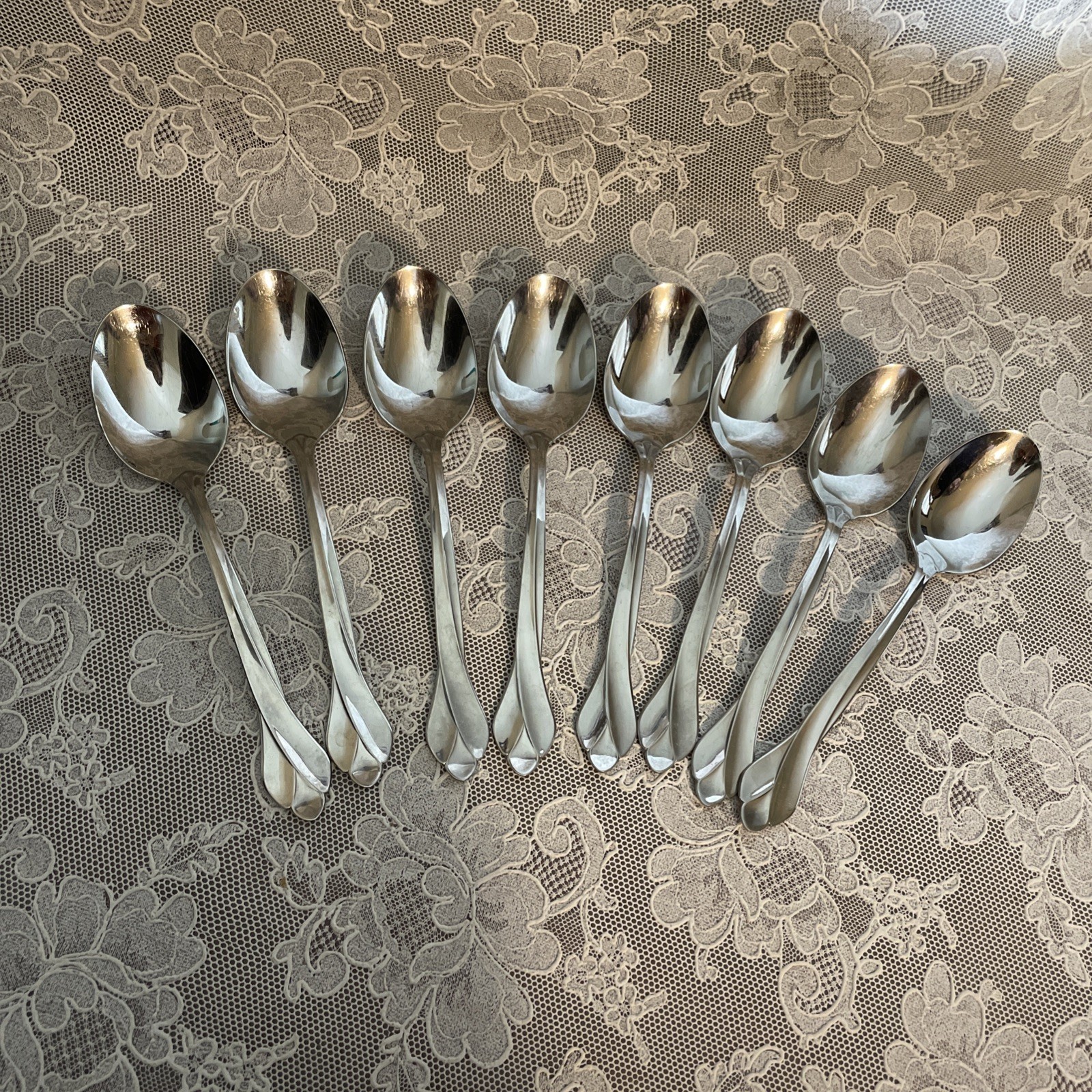 Lot of 8 Oneida USA Tribeca Glossy Stainless Flatware Soup Spoons Lot of 8 Oneida USA Tribeca Glossy Stainless Flatware Soup Spoons