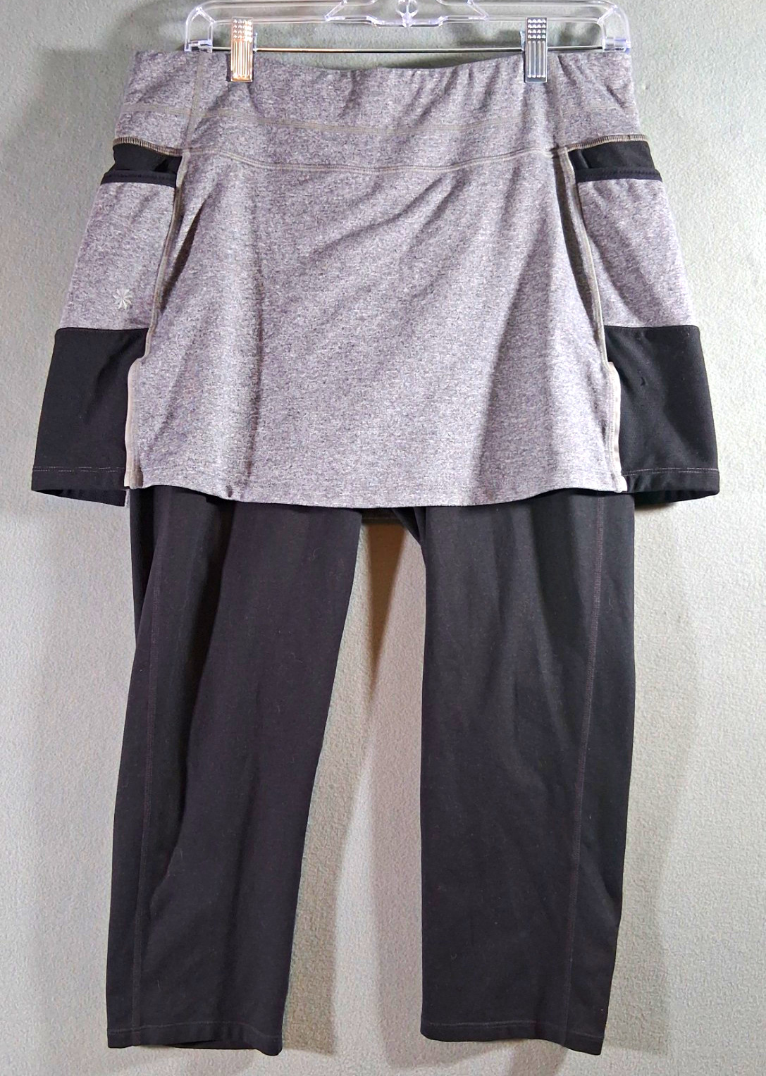 Athleta Women’s Large 2 in 1 Skapri Workout Sports Yoga Athleta Women’s Large 2 in 1 Skapri Workout Sports Yoga