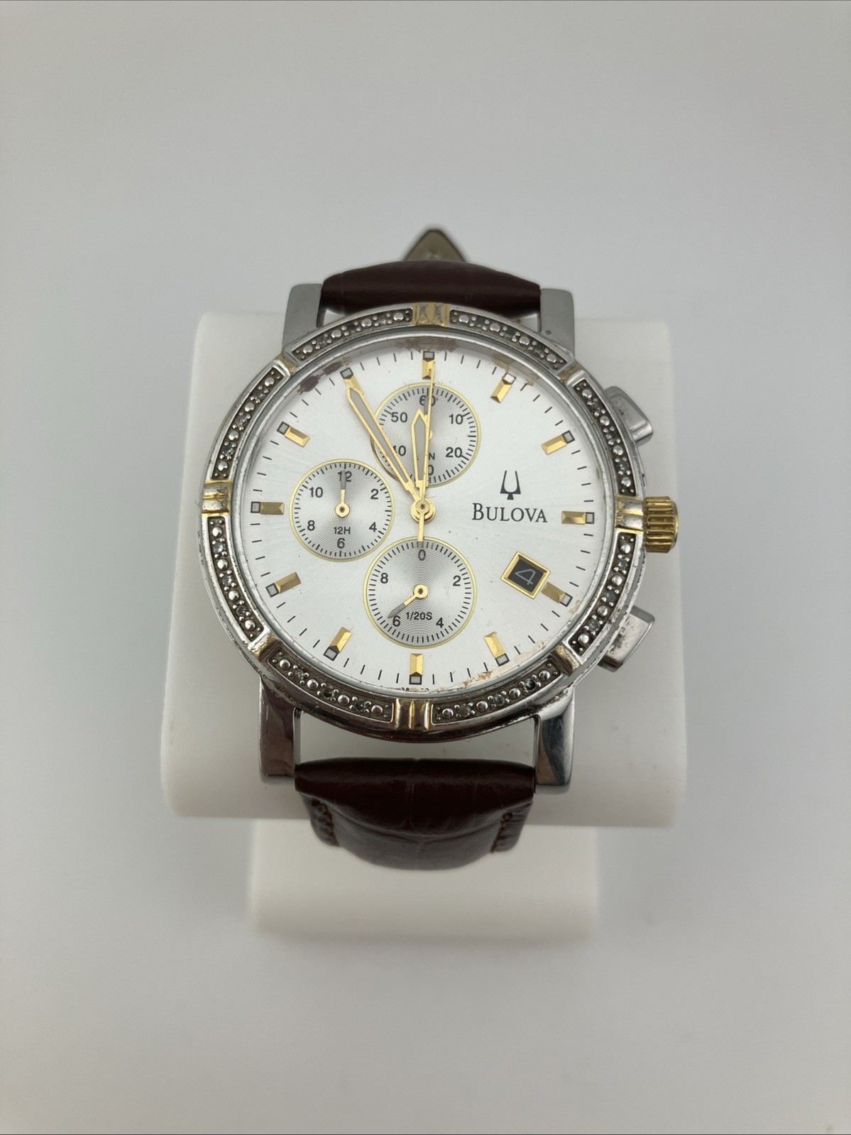 Vtg 2007 Bulova Men 38mm Watch Two Tone Chronograph Date Diamond Bezel -RUNS Vtg 2007 Bulova Men 38mm Watch Two Tone Chronograph Date Diamond Bezel -RUNS
