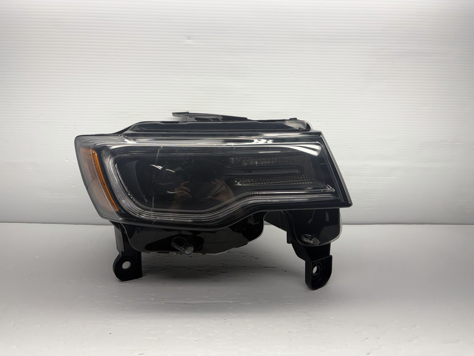 17-21 Jeep Grand Cherokee Passenger Side RT Xenon Headlight OEM 68266648AD 17-21 Jeep Grand Cherokee Passenger Side RT Xenon Headlight OEM 68266648AD