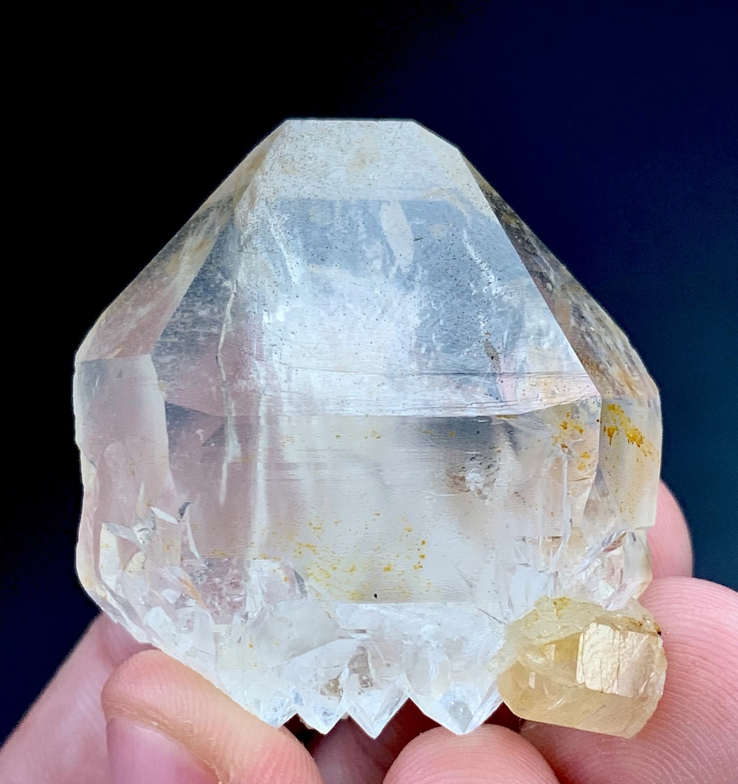 198 Carat Apatite Crystal with Gemmy Quartz Specimen from Skardu, Pakistan 198 Carat Apatite Crystal with Gemmy Quartz Specimen from Skardu, Pakistan
