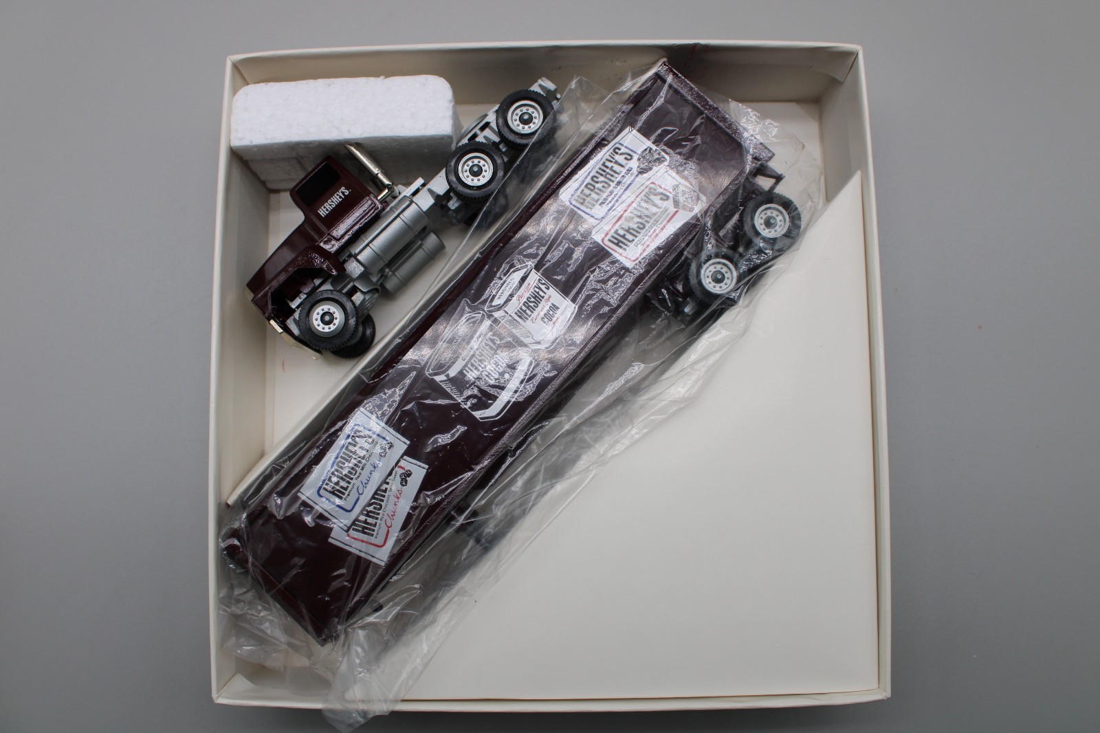 Winross Diecast collectible Truck. Hershey's Cocoa Cargo 1990 Winross Diecast collectible Truck. Hershey's Cocoa Cargo 1990