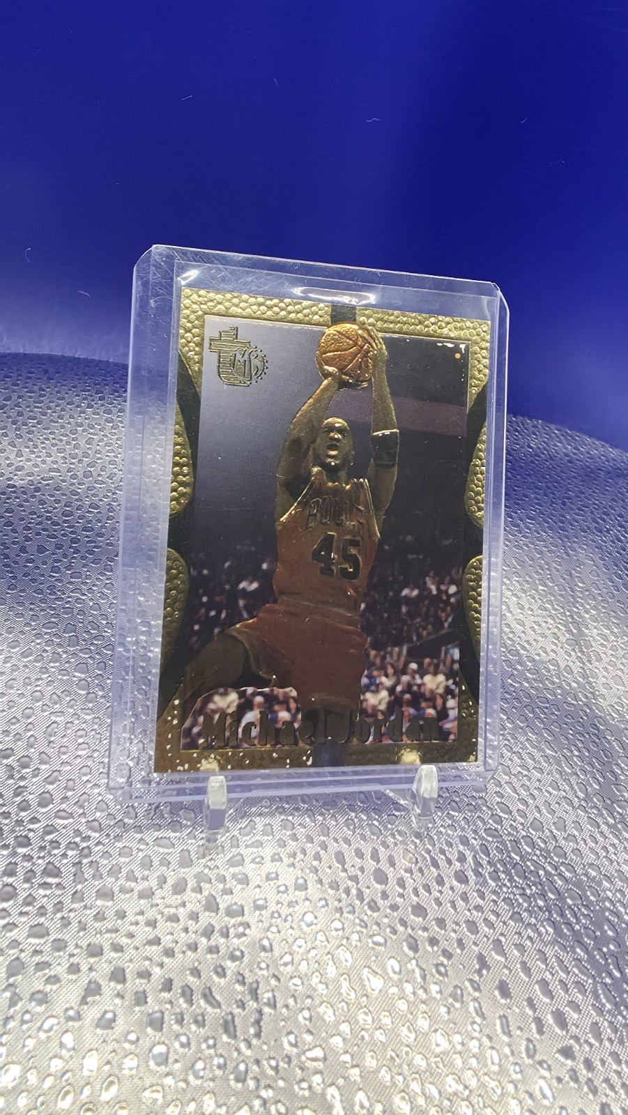 1994-95 Topps Embossed Michael Jordan Golden Idols #121 Bulls 1994-95 Topps Embossed Michael Jordan Golden Idols #121 Bulls