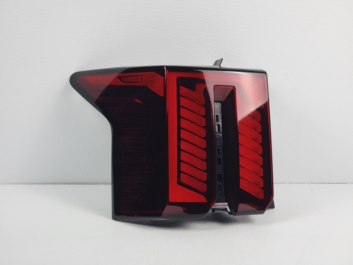 NICE 2024-2026 KIA SORENTO LEFT DRIVERS LED TAILLIGHT OEM