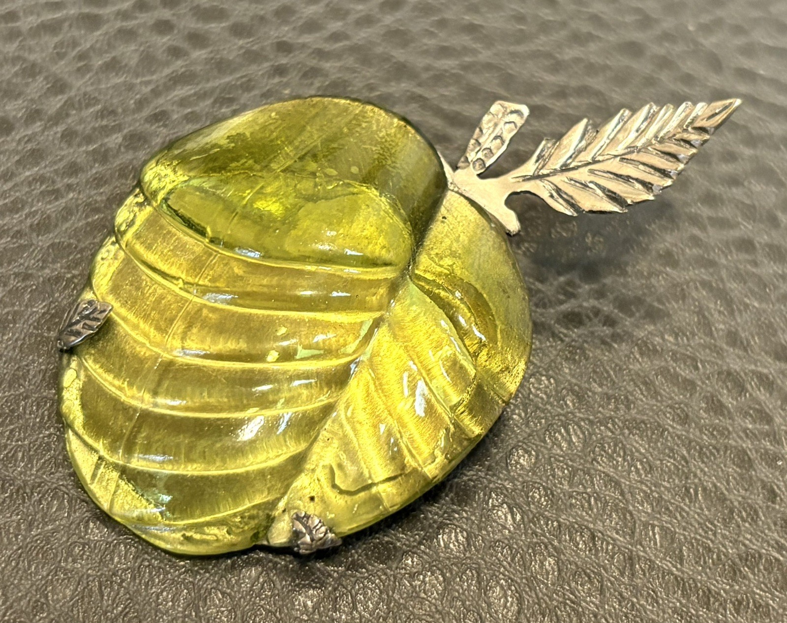 RARE Vintage Molded Glass Green Apple Fruit Silver Tone Heavy Brooch Pin RARE Vintage Molded Glass Green Apple Fruit Silver Tone Heavy Brooch Pin