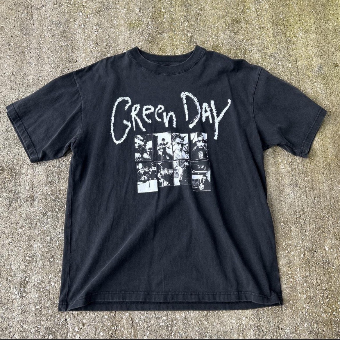 Vintage Early 2000’s Green Day Graphic T-Shirt Size Large Vintage Early 2000’s Green Day Graphic T-Shirt Size Large