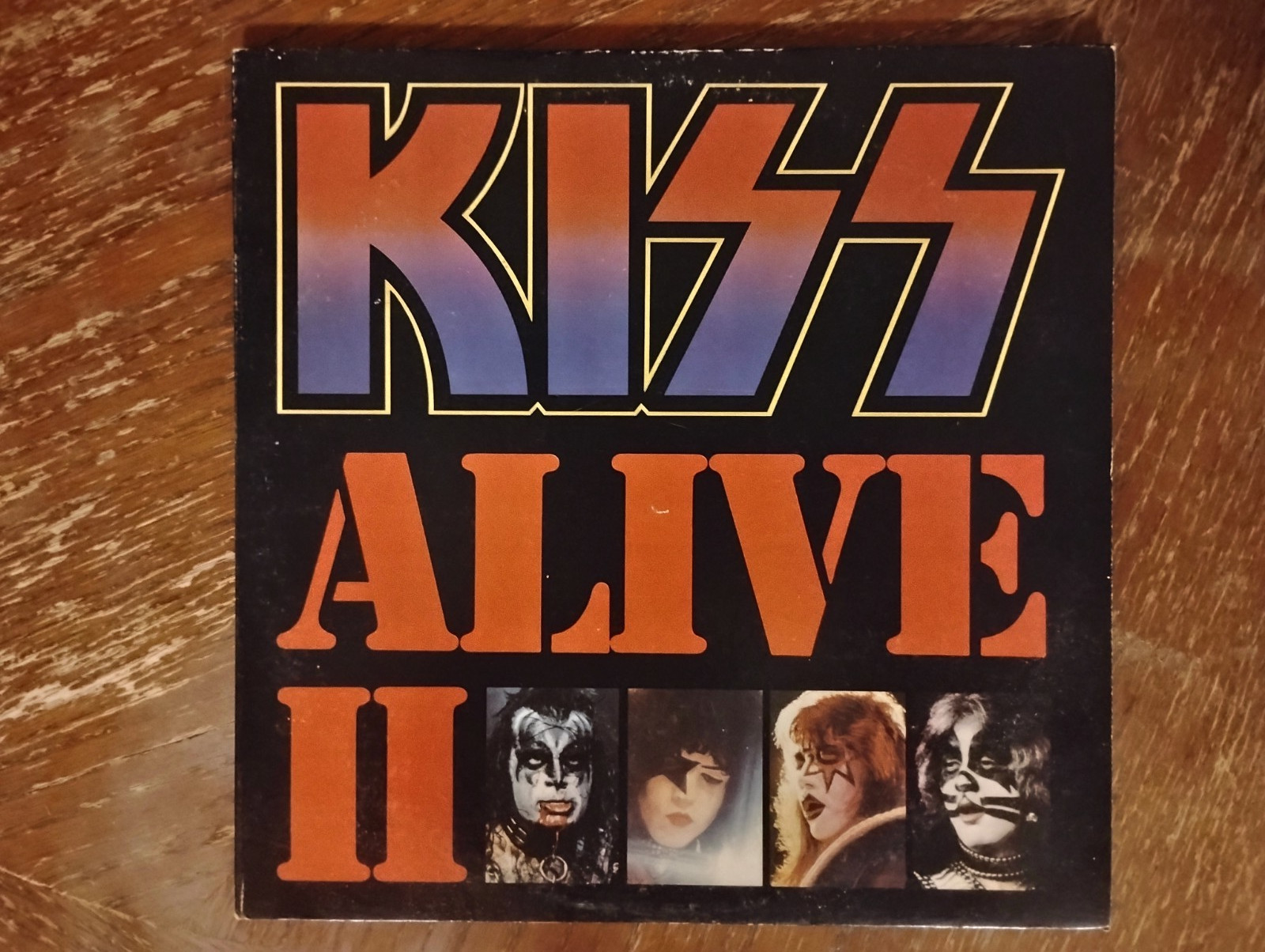KISS 'Alive ll' VINYL LP 1977. CASABLANCA/POLYGRAM RECORDS W/BARCODE. 2LP'S N/M. KISS 'Alive ll' VINYL LP 1977. CASABLANCA/POLYGRAM RECORDS W/BARCODE. 2LP'S N/M.