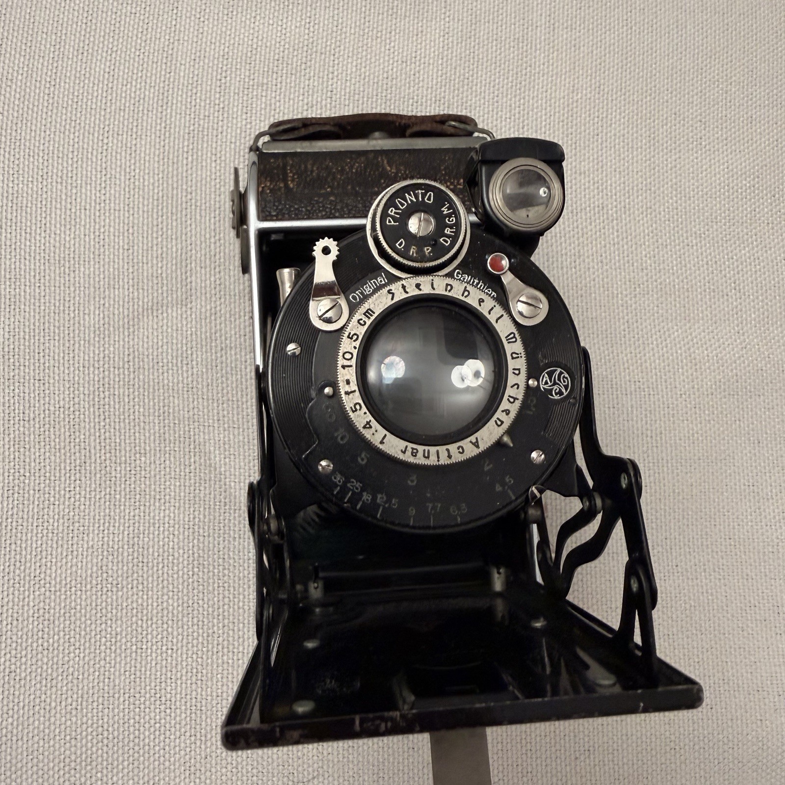 Antique Wirgin Folding Camera Schneider-Kreuznach Radionar 1:4.5/105mm Prontor-S Antique Wirgin Folding Camera Schneider-Kreuznach Radionar 1:4.5/105mm Prontor-S