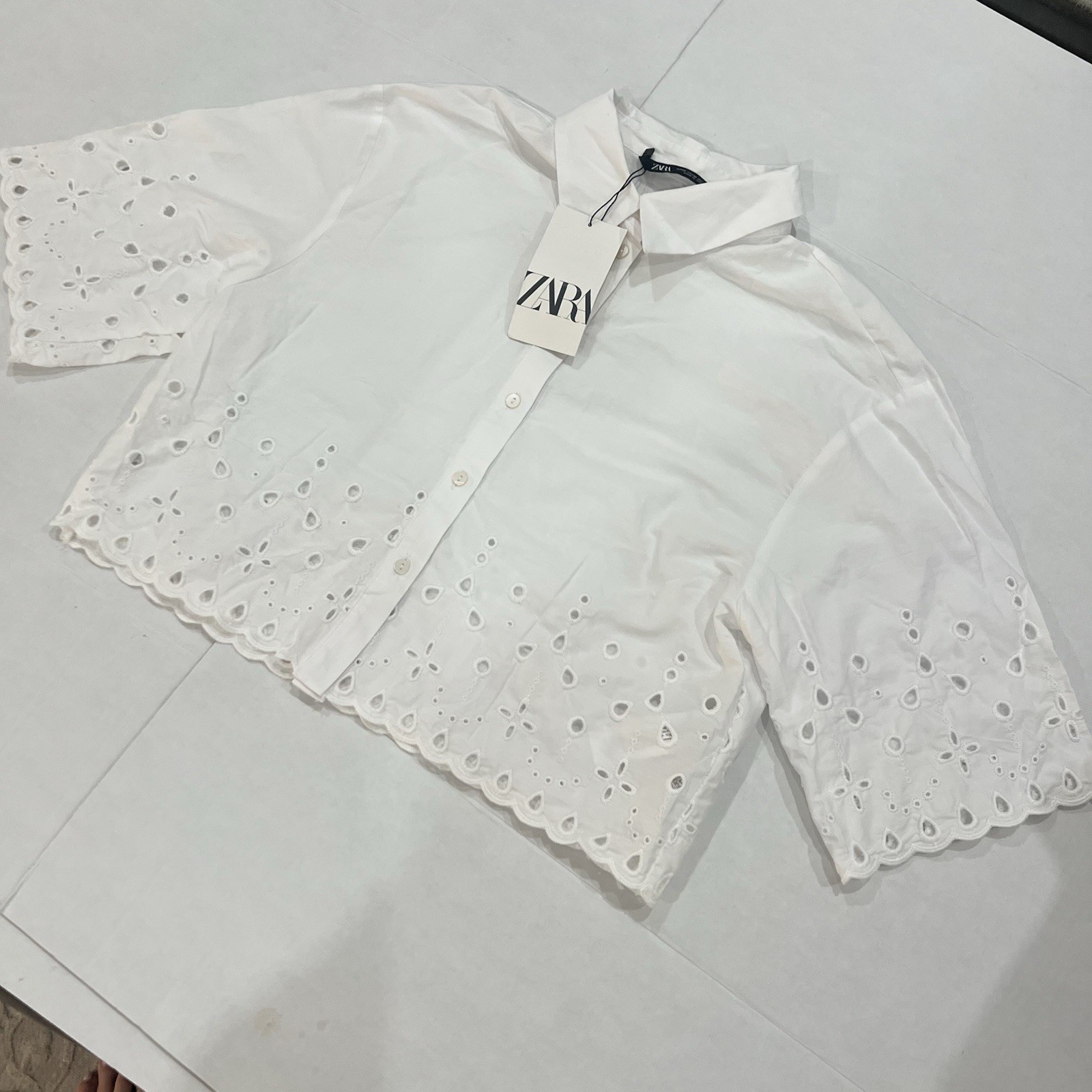 New Zara White Eyelet Embroidered Crop Blouse Shirt Scalloped Hem Boxy Size M