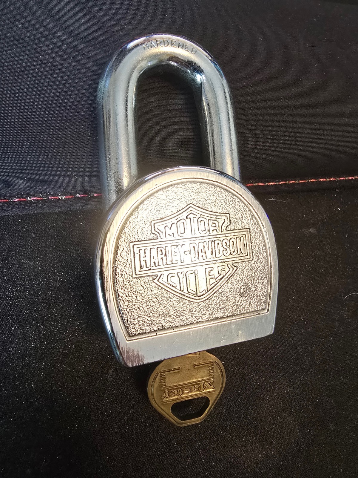 Vintage Harley Davidson Padlock No. 220 Master Lock Co. w/ Case - 1 Key incuded Vintage Harley Davidson Padlock No. 220 Master Lock Co. w/ Case - 1 Key incuded