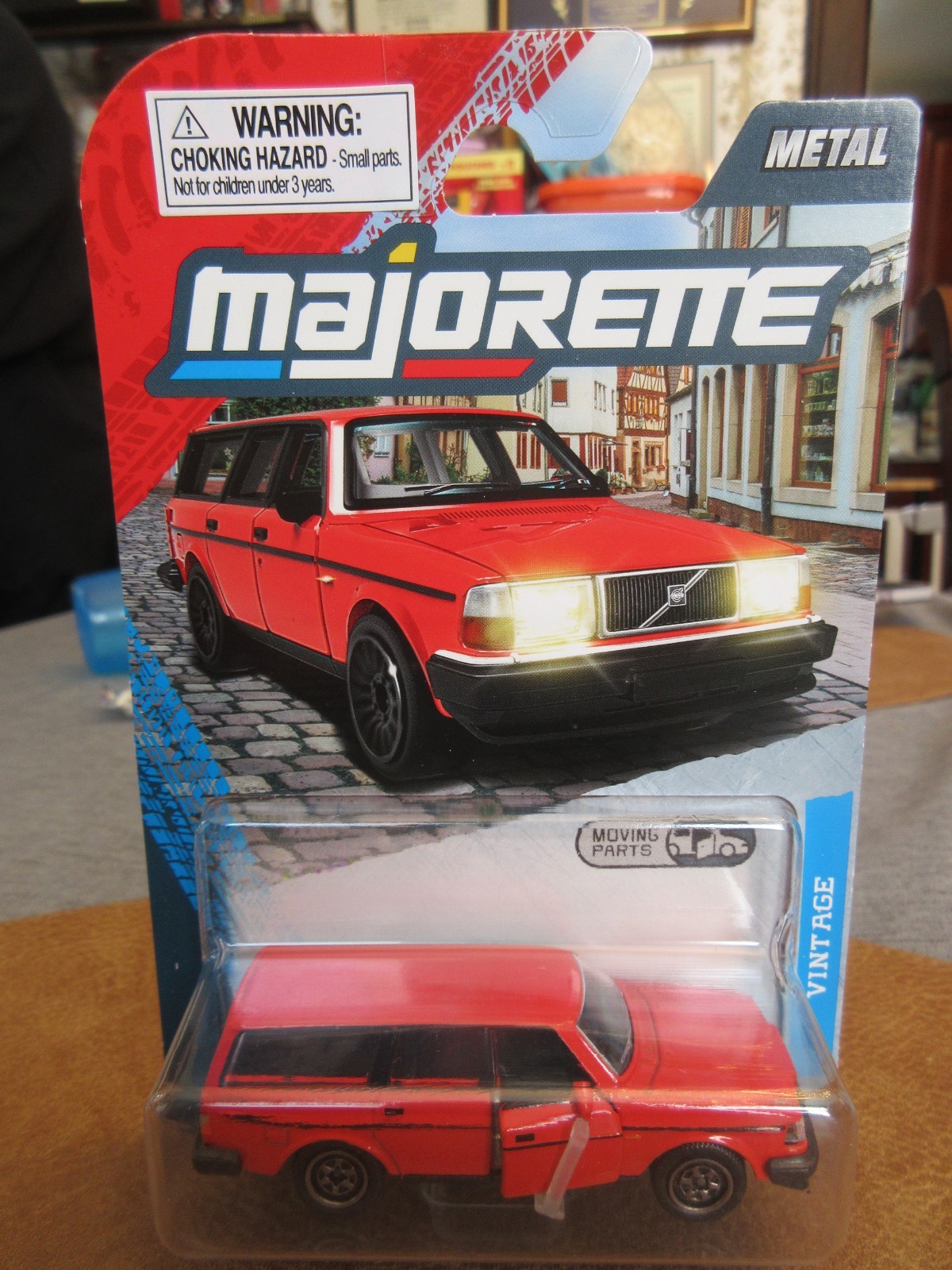 1:64 Majorette Volvo 240 GL Estate Station Wagon Vintage Premium Cars RED