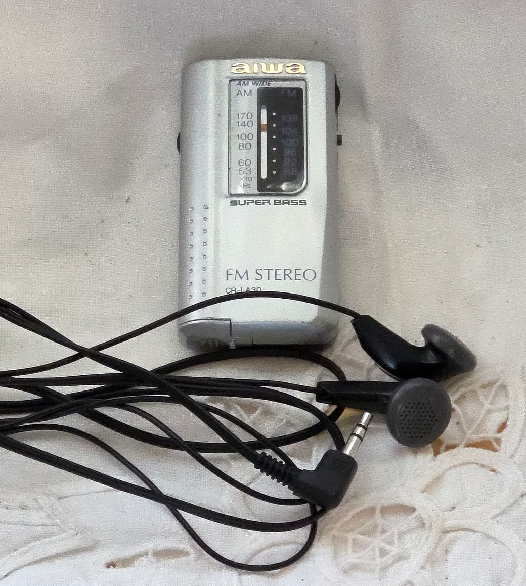 Aiwa CR-LA30 Portable AM/FM Stereo Pocket Radio Tested & Working Retro Vntg Aiwa CR-LA30 Portable AM/FM Stereo Pocket Radio Tested & Working Retro Vntg