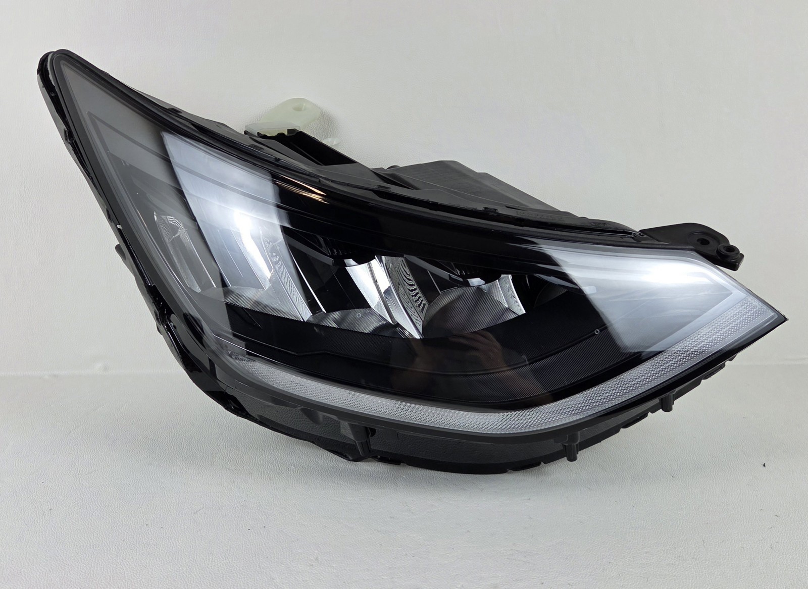 Great OEM 2020-2023 Hyundai Sonata Right Passenger Side Reflector LED Headlight
