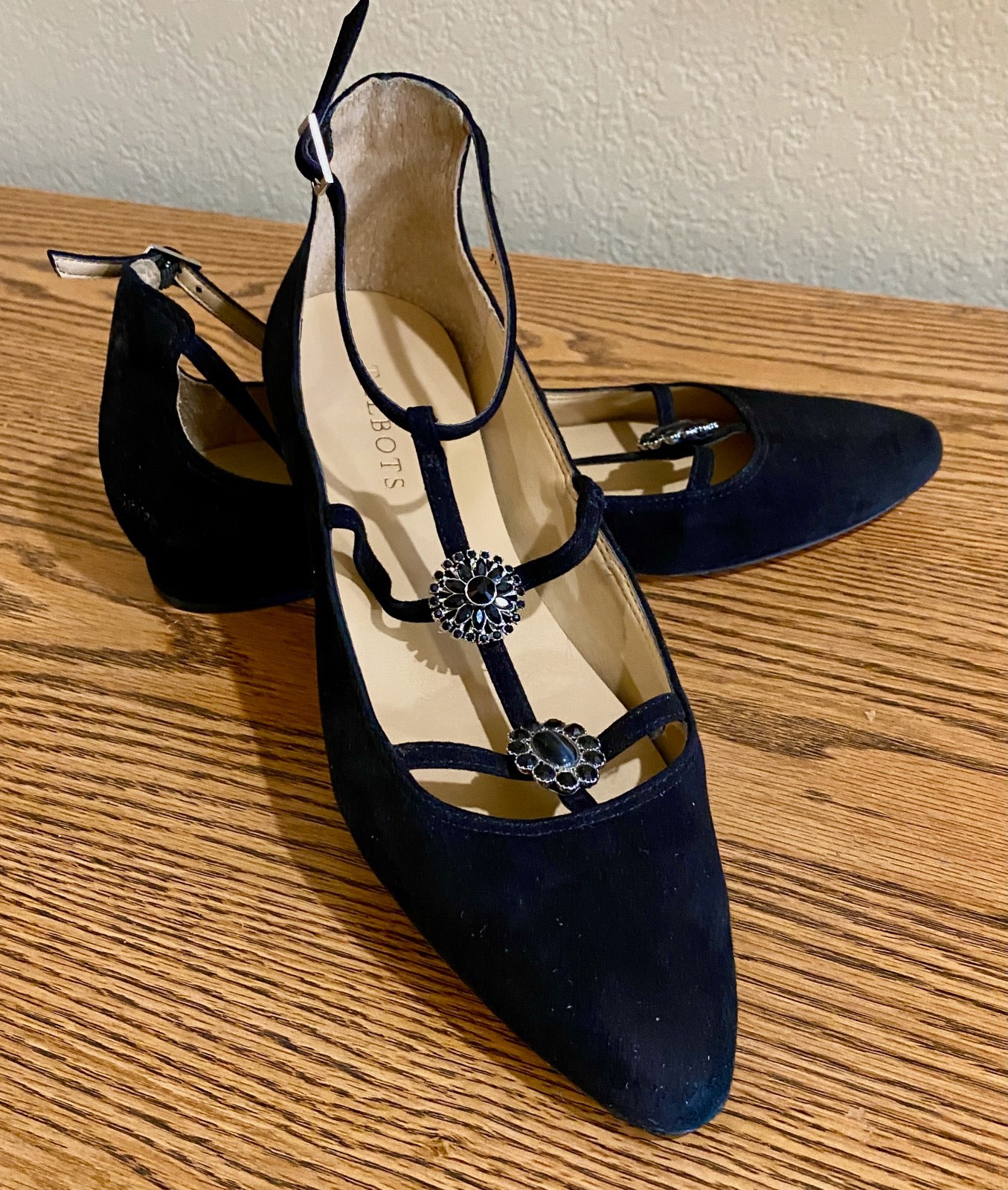 TALBOTS BLACK SUEDE Jeweled Strappy Buckles Shoes Size US 8-1/2 M Low-Heeled Fla TALBOTS BLACK SUEDE Jeweled Strappy Buckles Shoes Size US 8-1/2 M Low-Heeled Fla