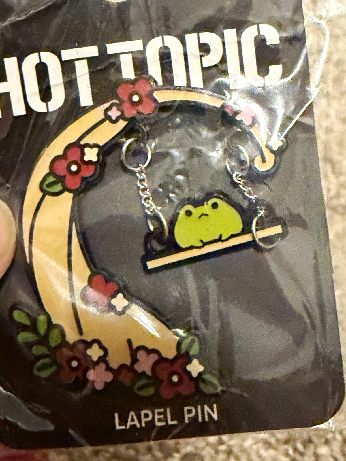 BioWorld Hot Topic grumpy Frog  on a Swing Chain Enamel Lapel Pin