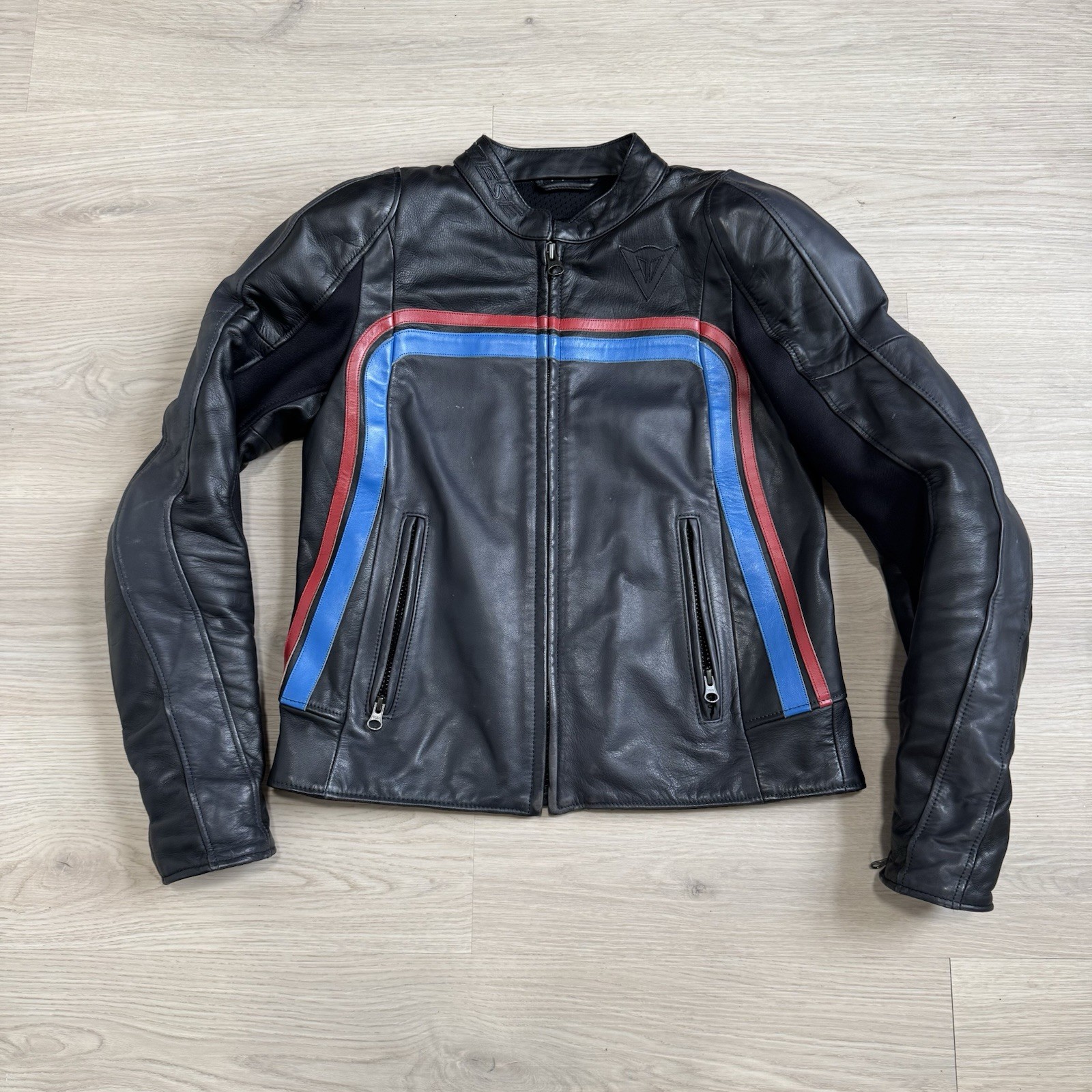 Dainese Lola 3 Lady Leather Jacket Black-Ebony-Red-Blue Sz 42 Moto Padded Italy Dainese Lola 3 Lady Leather Jacket Black-Ebony-Red-Blue Sz 42 Moto Padded Italy