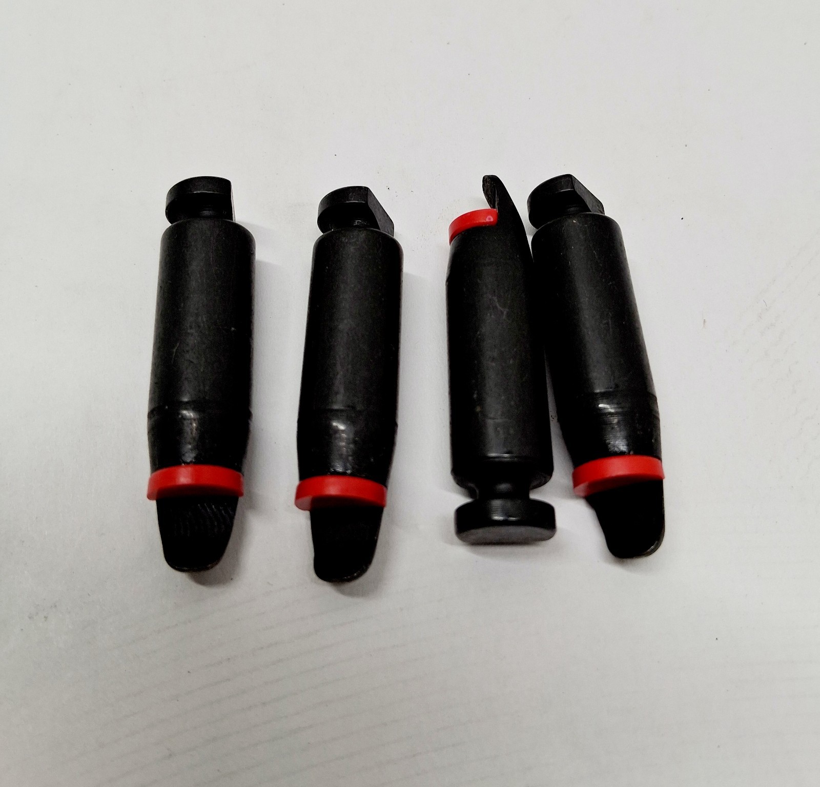 Grip/Pins 46DWA7503 cemb Plastic Tips QTY: 4 Grip/Pins 46DWA7503 cemb Plastic Tips QTY: 4