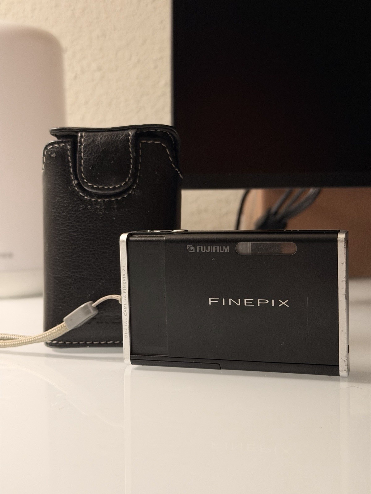 Fujifilm FinePix Z1 5.1MP Digital Camera -Black TESTED Works NEAR MINT W/ Pouch Fujifilm FinePix Z1 5.1MP Digital Camera -Black TESTED Works NEAR MINT W/ Pouch