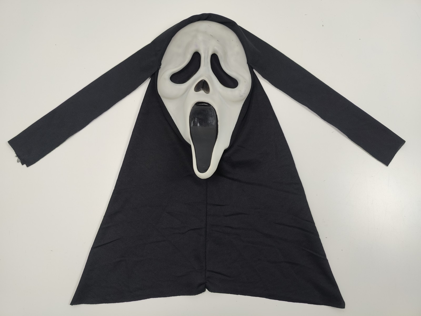 Vintage Ghost Face Scream Movie Mask Gen 2 Poly 97-99 Fun World Div Glow