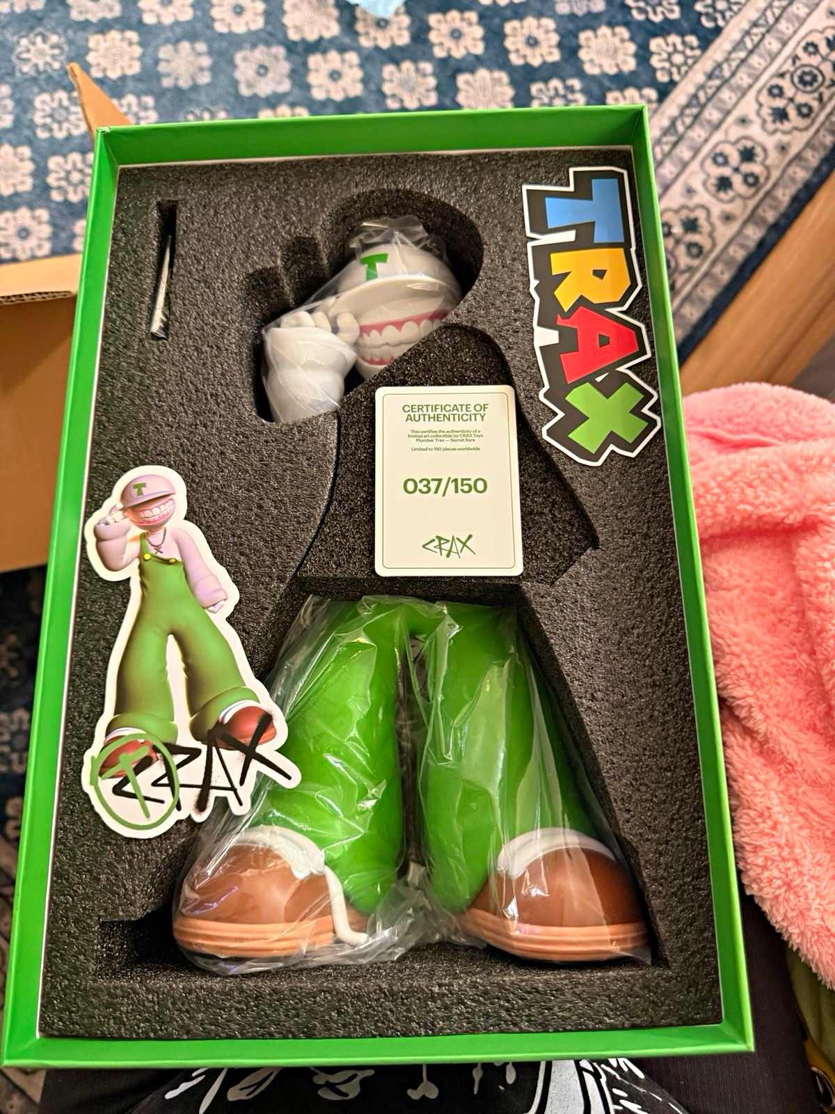 Trax Limited Edition(SECRET RARE)Figure 037/150 w/ COA and Sticker