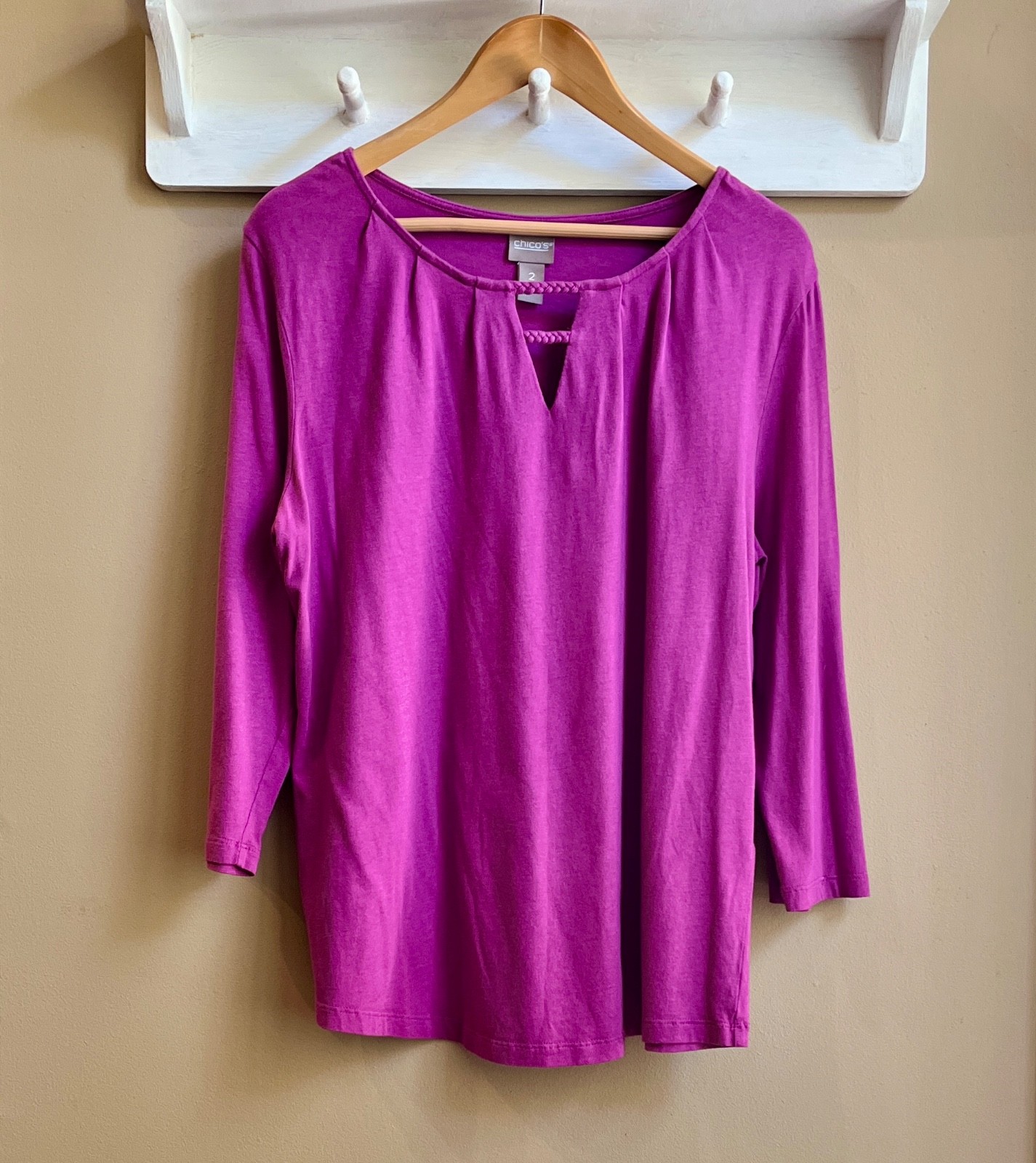 Women\'s Chico’s Keyhole Ladder Neck 3/4 Sleeve Top Size 2 (Large) Women\'s Chico’s Keyhole Ladder Neck 3/4 Sleeve Top Size 2 (Large)