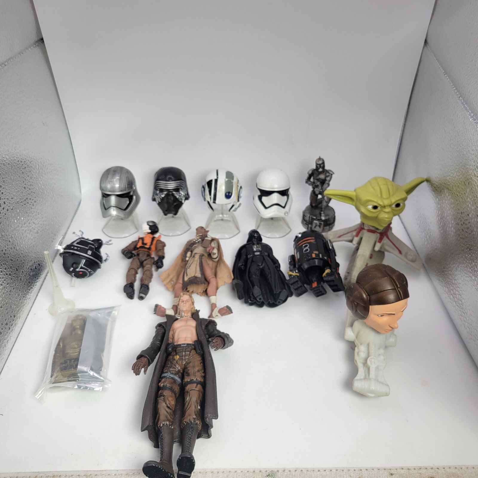 Mixed LOT of Vintage Star Wars Action Figures, Toys, & Collectibles.  