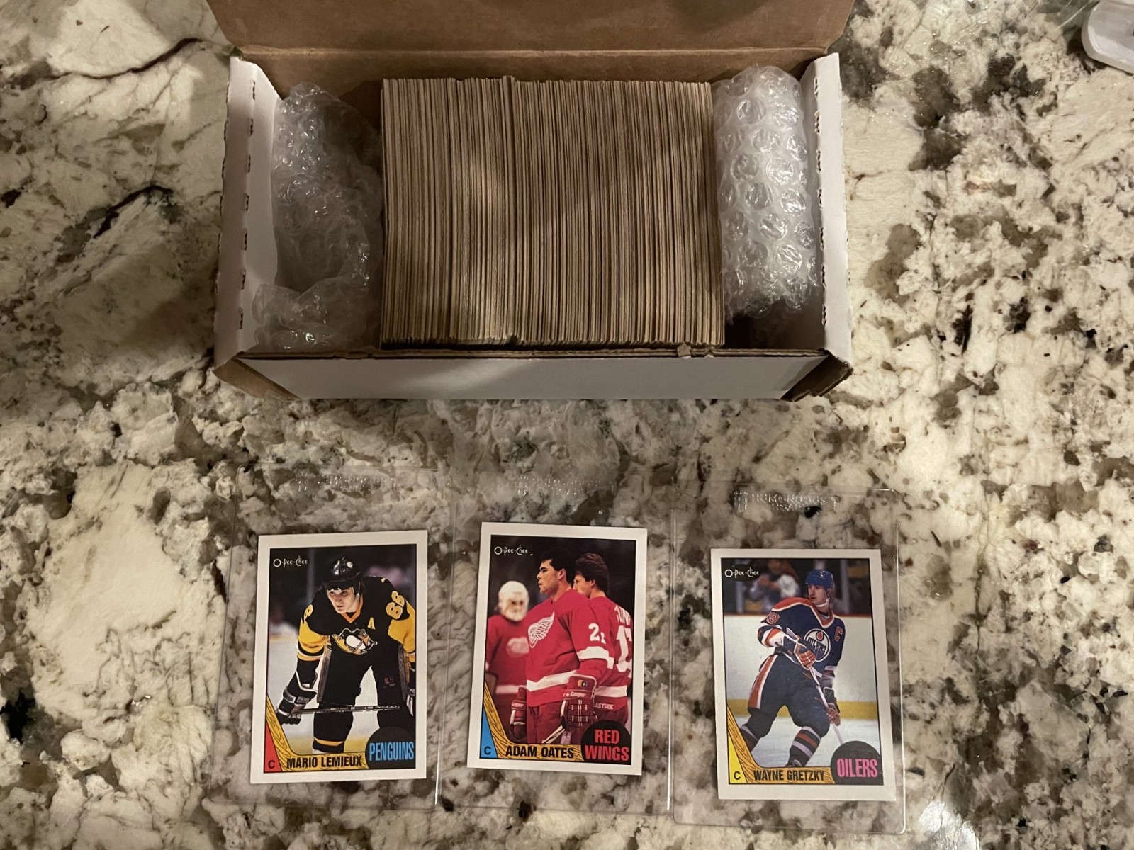 1987-88 O-PEE-CHEE HOCKEY COMPLETE SET #1-264 - ROBITAILLE, HEXTALL, OATES RC 1987-88 O-PEE-CHEE HOCKEY COMPLETE SET #1-264 - ROBITAILLE, HEXTALL, OATES RC