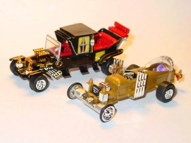 MUNSTERS KOACH & DRAGULA CAR SET COLLECTIBLE TV FAMILY & COFFIN CARS -Gold/Black