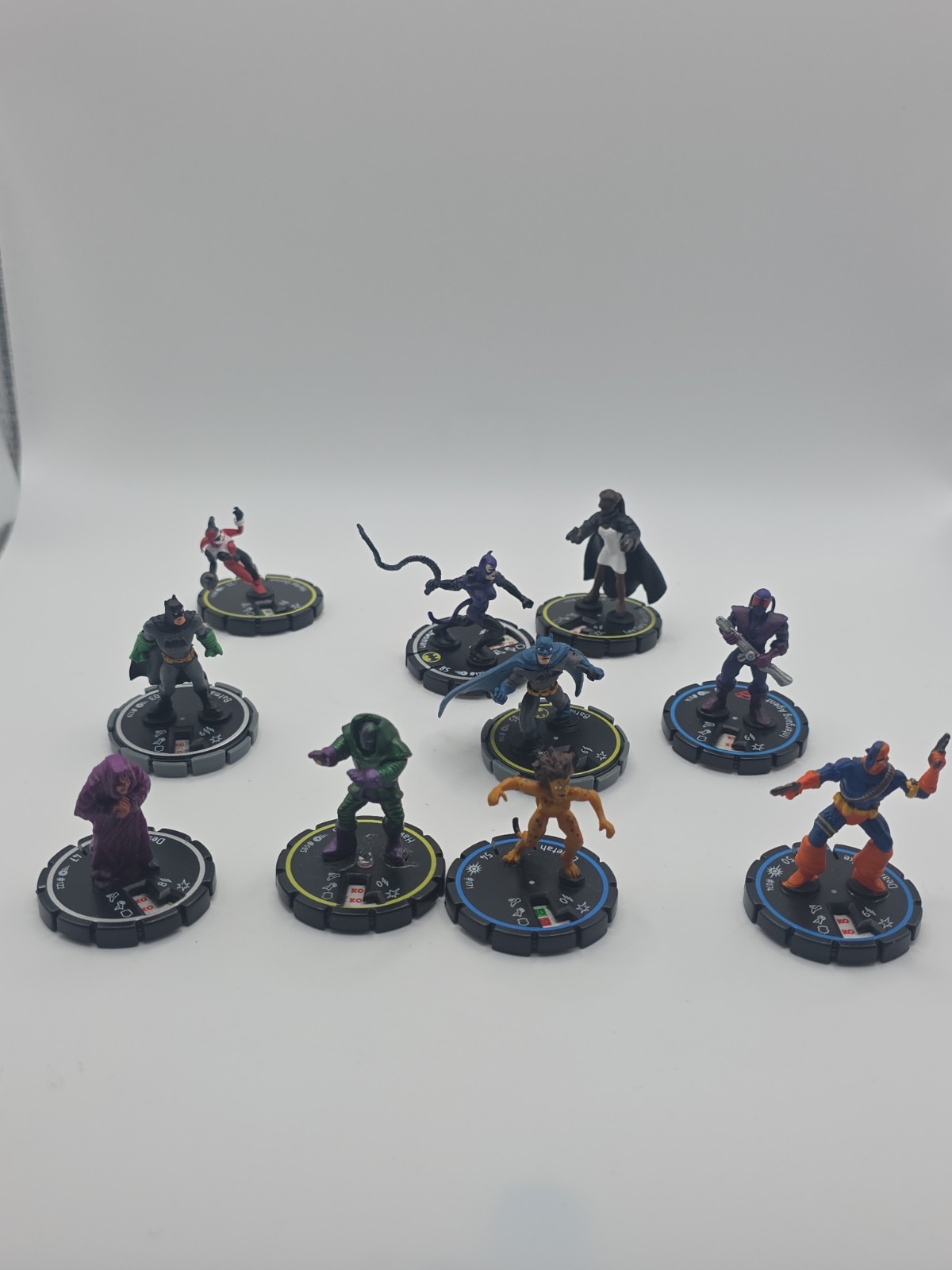 DC Comics Heroclix - Lot Of 10 Characters - Batman, Cat Woman DC Comics Heroclix - Lot Of 10 Characters - Batman, Cat Woman