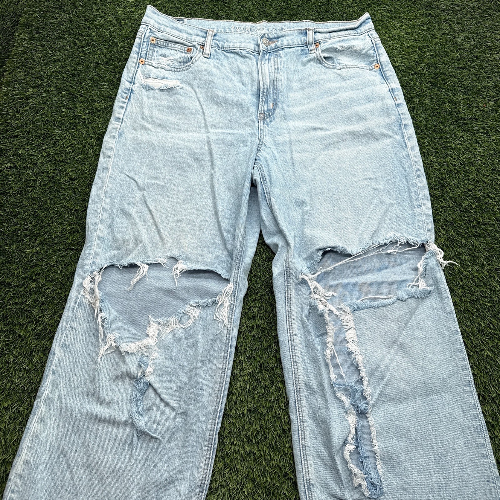 American Eagle Stovepipe Jeans Womens 14 Short Distressed Blue Denim Light Wash American Eagle Stovepipe Jeans Womens 14 Short Distressed Blue Denim Light Wash