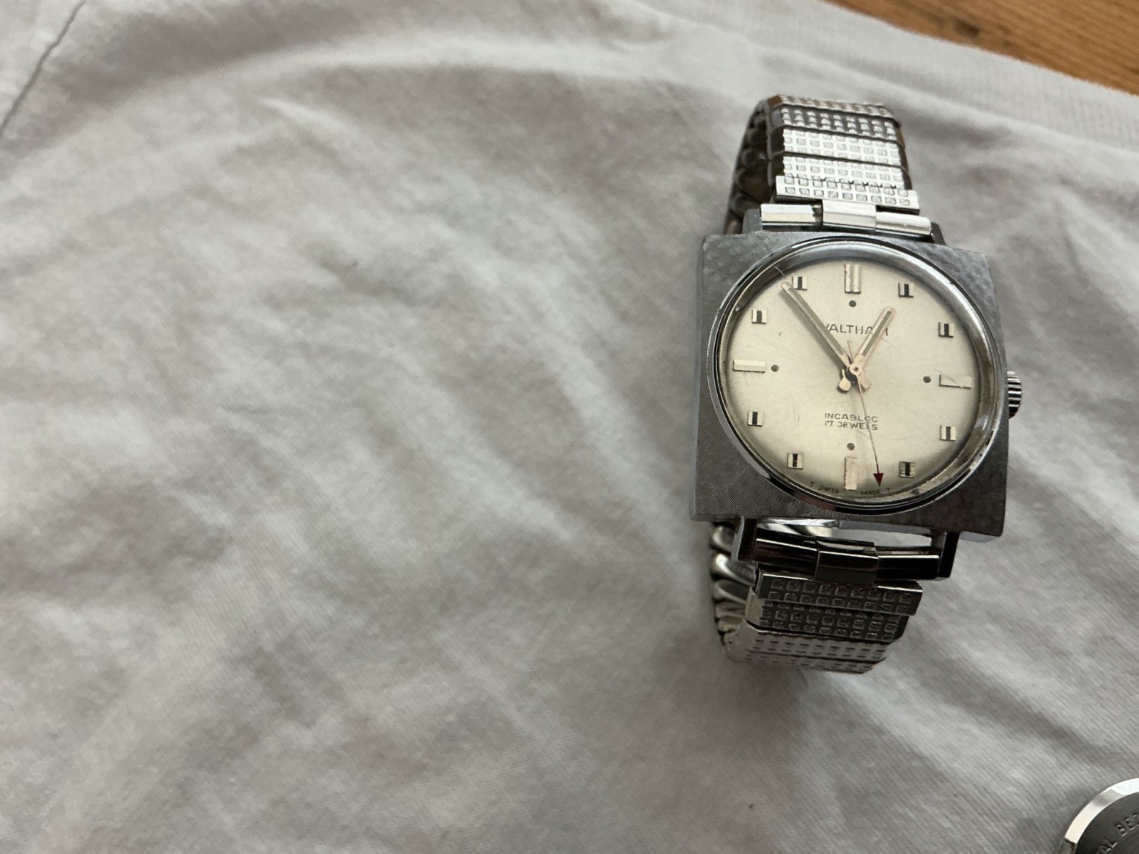 Vintage Waltham Incabloc 17 Jewels Manual Wind Men’s Wristwatch Running Stretch Vintage Waltham Incabloc 17 Jewels Manual Wind Men’s Wristwatch Running Stretch