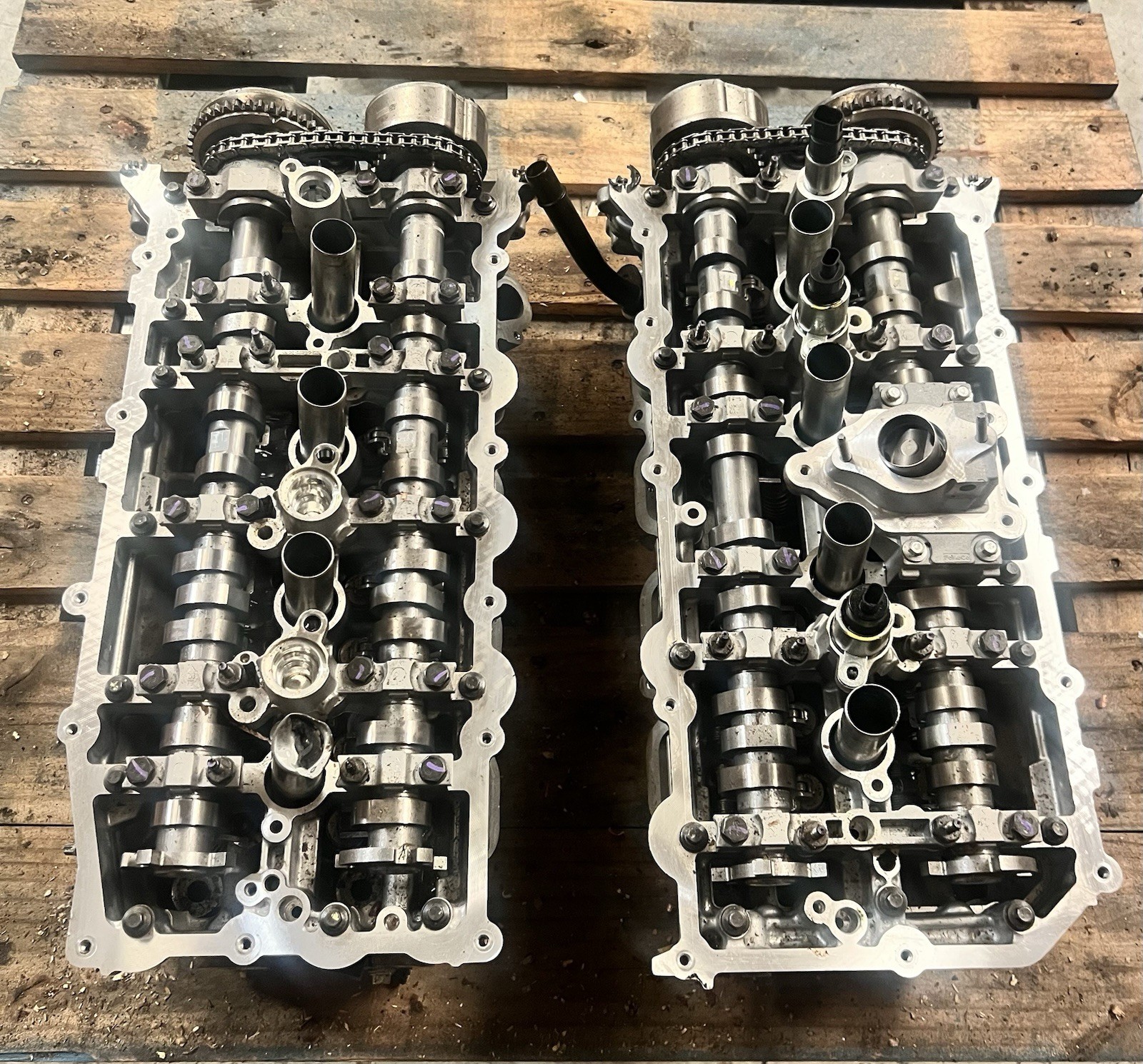 Ford Mustang F150 Coyote 5.0L OEM Rebuildable Cylinder Head Set | 18 - 2022 JR3E Ford Mustang F150 Coyote 5.0L OEM Rebuildable Cylinder Head Set | 18 - 2022 JR3E