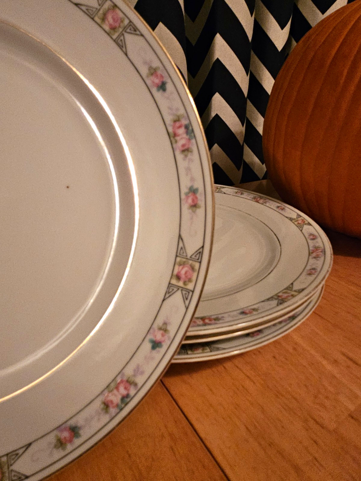 Vintage Art Deco Nortitake China 4 Piece Set Roses Gold Trim Vintage Art Deco Nortitake China 4 Piece Set Roses Gold Trim