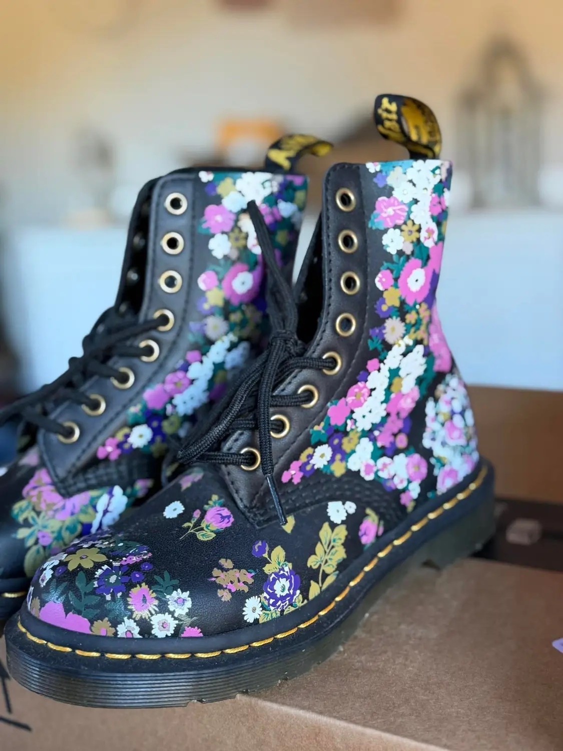 dr martens women’s boots size US5/EU 36 dr martens women’s boots size US5/EU 36