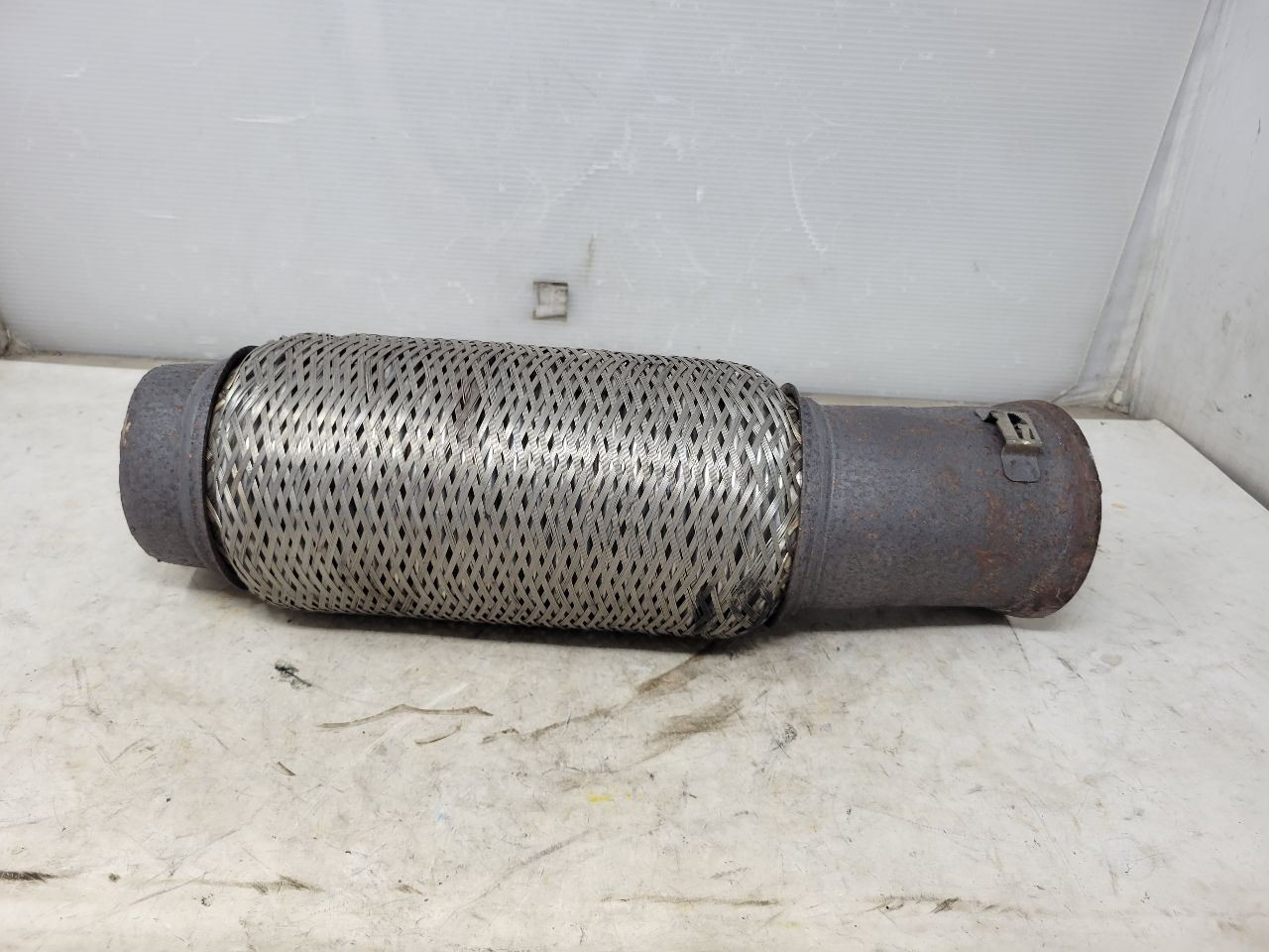 2014-2020 ESCALADE CATBACK TO Y PIPE EXHAUST FLANGE 3.5 22K MILES