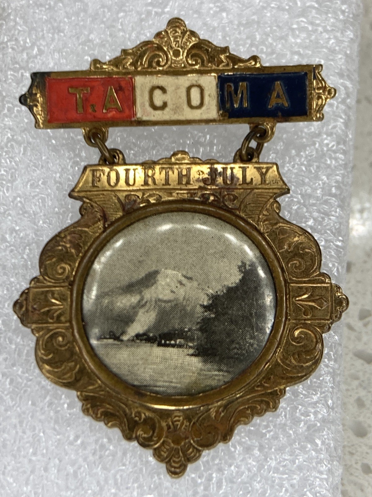 Early 1900 ANTIQUE 4th of July CELEBRATION SOUVENIR pinback badge TACOMA, WA