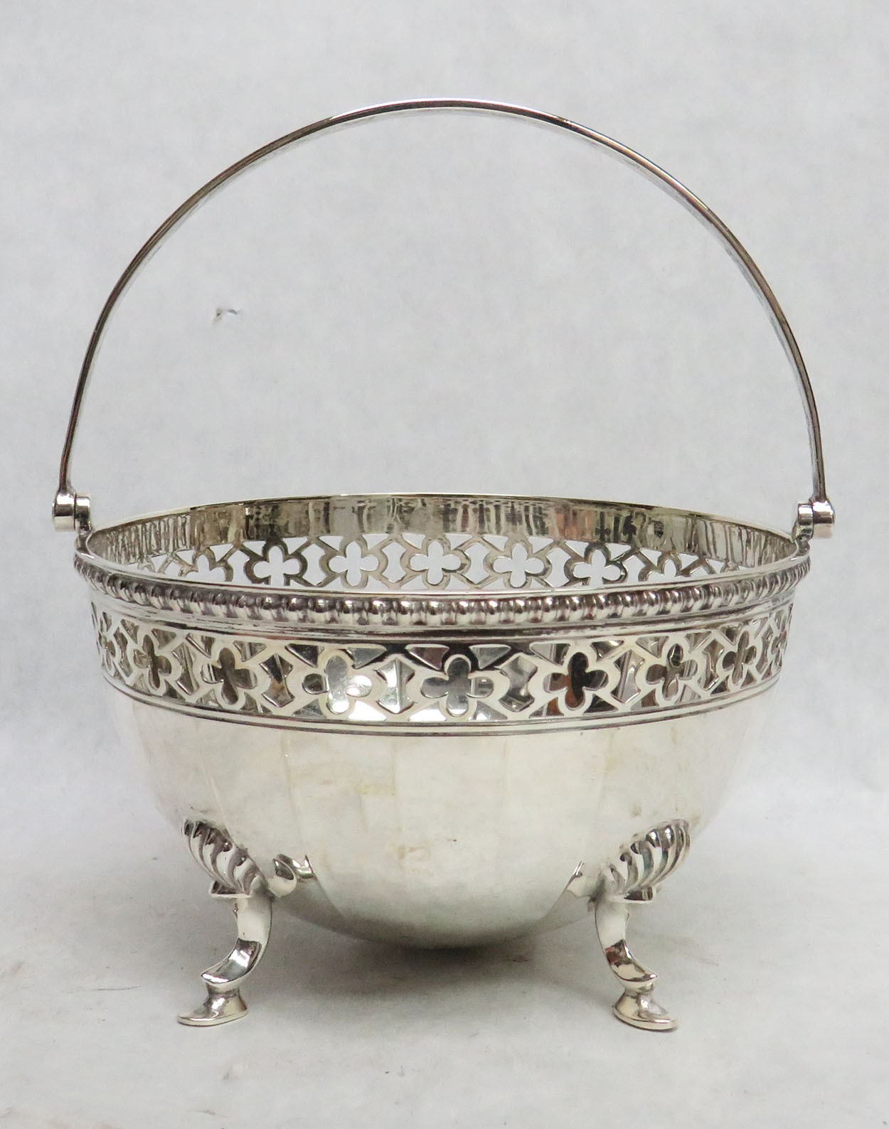 VINTAGE 1929-30 BIRMINGHAM STERLING SILVER RETICULATED CANDY BOWL WITH HANDLE