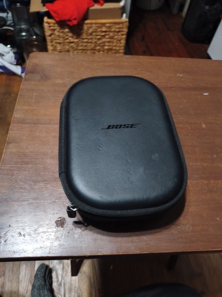 Bose QuietComfort SE Wireless Around Ear Headphones - Silver