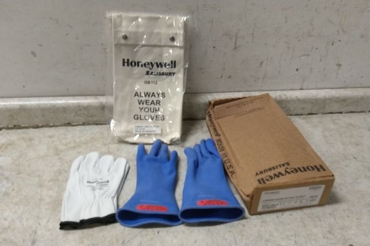 Salisbury GK011BL/9 Size 9 Class 0 Blue Electrical Glove Kit