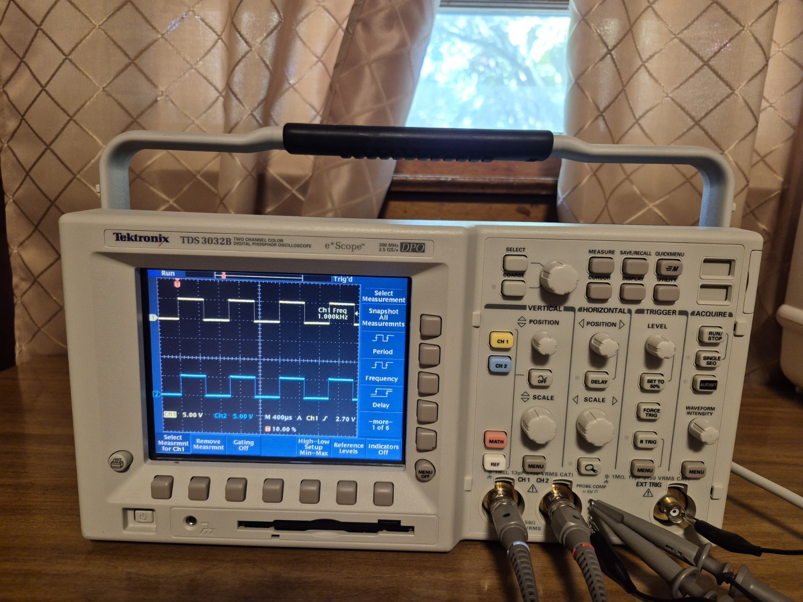 Tektronix TDS3032B Digital Phosphor Oscilloscope 300MHz 2CH 2.5GS/s FFT module 