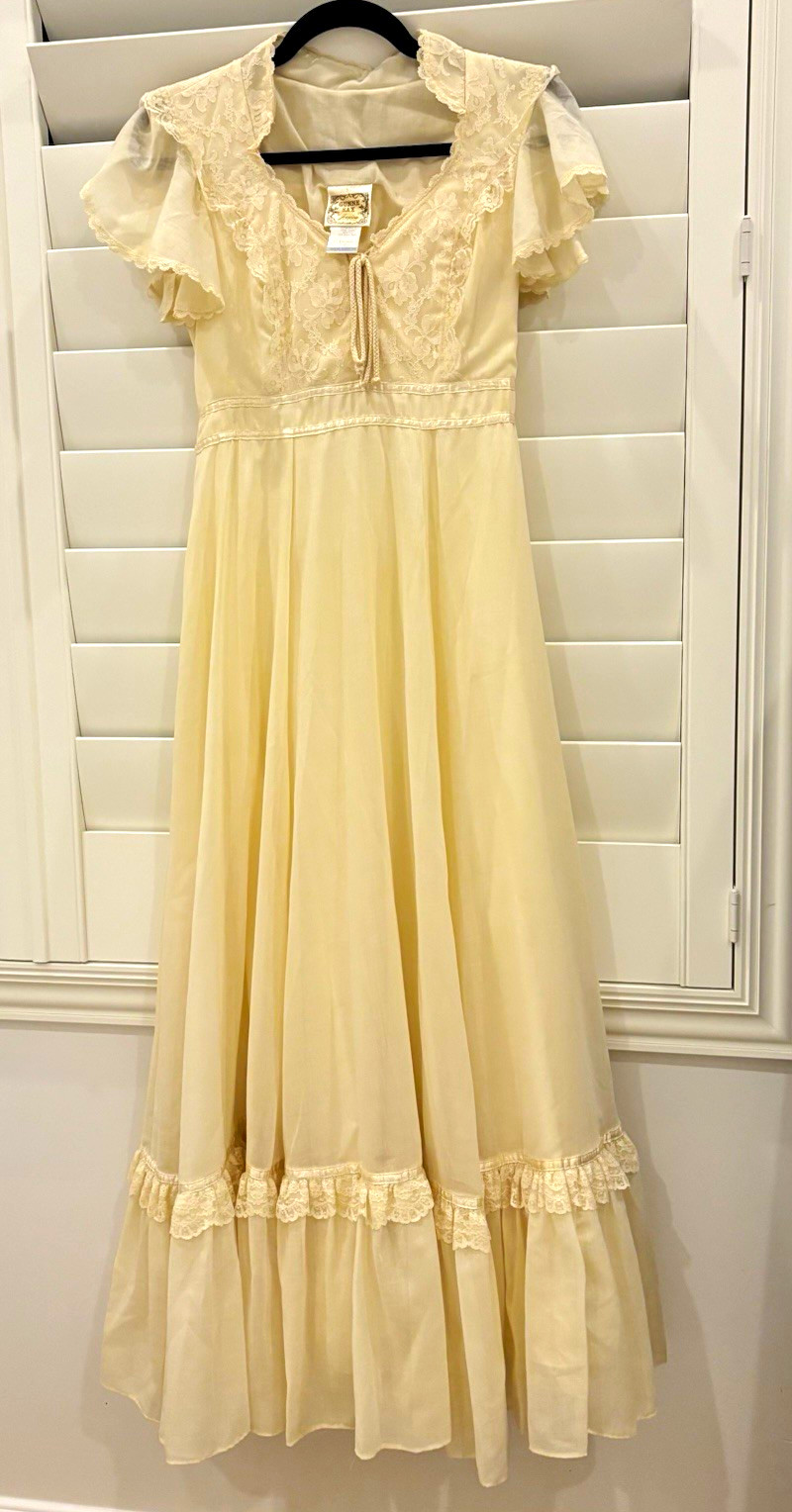 Gunne Sax by Jessica 1970s Prairie Ivory Cotton Lace Maxi Day Dress Size 9 Gunne Sax by Jessica 1970s Prairie Ivory Cotton Lace Maxi Day Dress Size 9